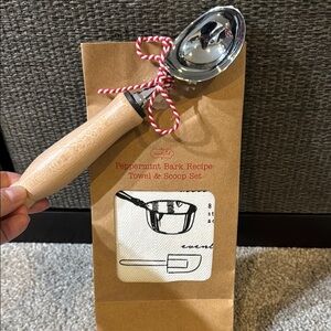 Mud Pie Peppermint Bark Recipe Towel & Scoop Set